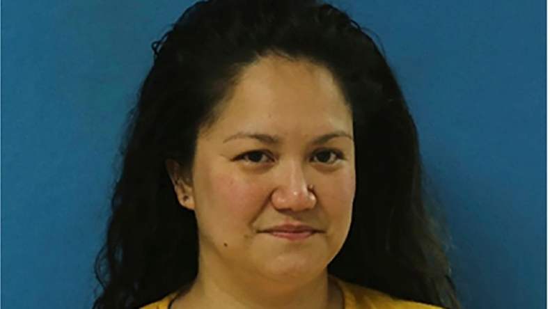 بدافع الكراهية.. أمريكية تحاول إغراق طفلة فلسطينية داخل مسبح!