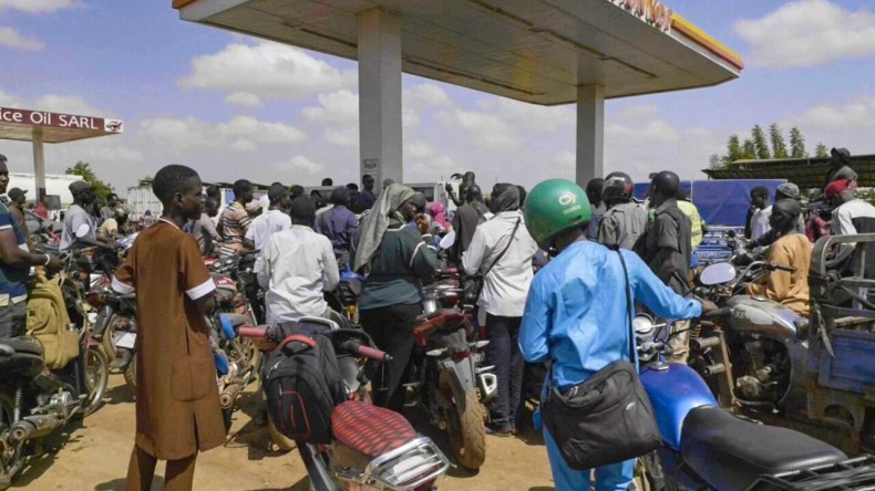 أزمة الوقود تشلّ قطاع التعليم في مالي.. ما القصة؟