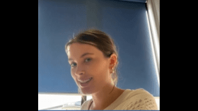 شاهد ماذا فعلت شابة بريطانية حرصا على آداء الصلاة في وقتها!