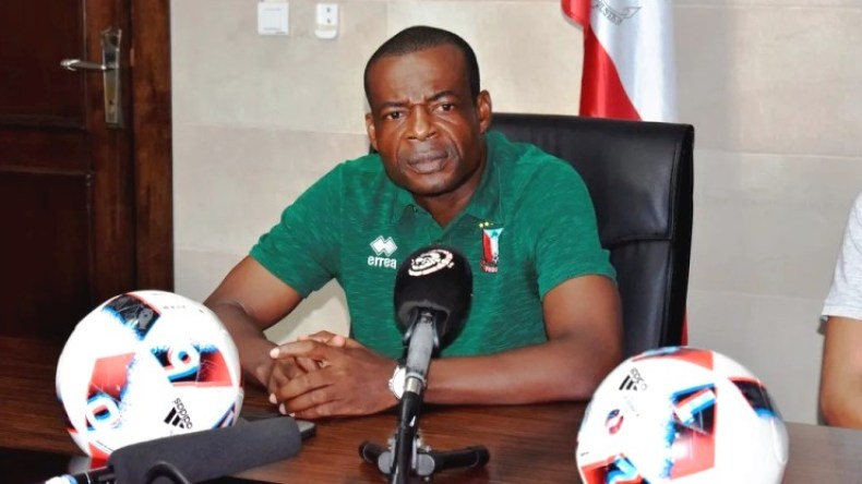 إقالة مدرب منافس للجزائر في كأس إفريقيا