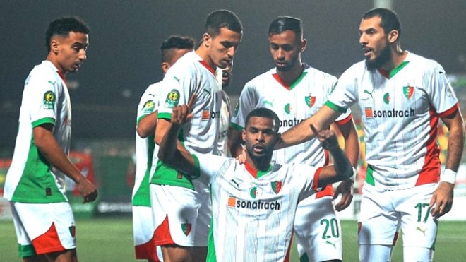 المولودية في صدارة الترتيب