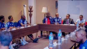 سفير الصومال بِالجزائر يُدعّم لاعبي منتخب بلاده