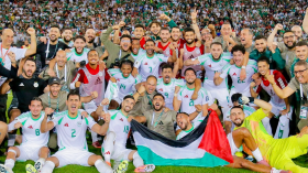 رئيس “الفيفا” يهنئ المنتخب الجزائري (فيديو)