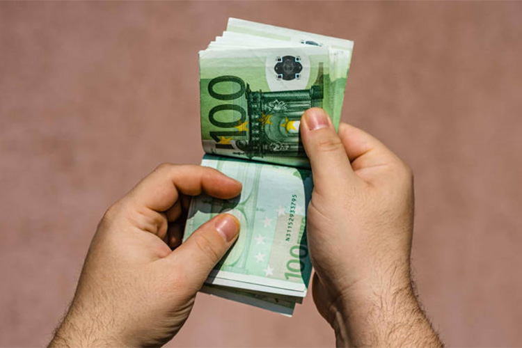 French Parliament Targets Expatriates’ Hard Currency Transfers