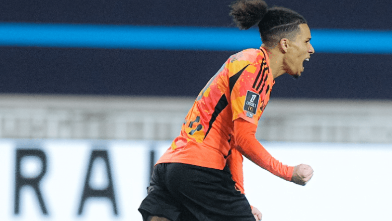 بالفيديو.. قبال يتألق بهدف عالمي وتمريرة حاسمة أمام ليون