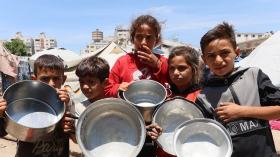 دخول 480 شاحنة مساعدات عبر المعابر إلى غزة