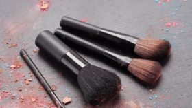 فُرشاة المكياج أكثر قذارة من مقعد المرحاض.. كيف؟