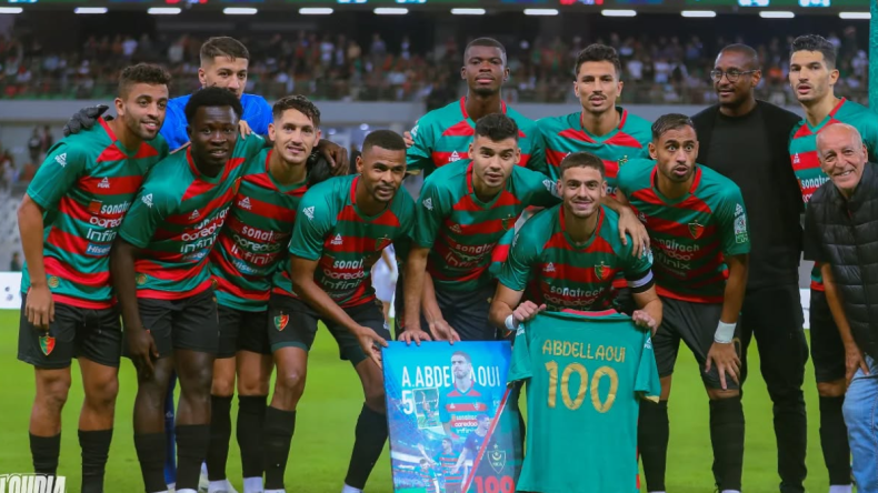 إدارة مولودية الجزائر تكرّم أيوب عبد اللاوي (فيديو)