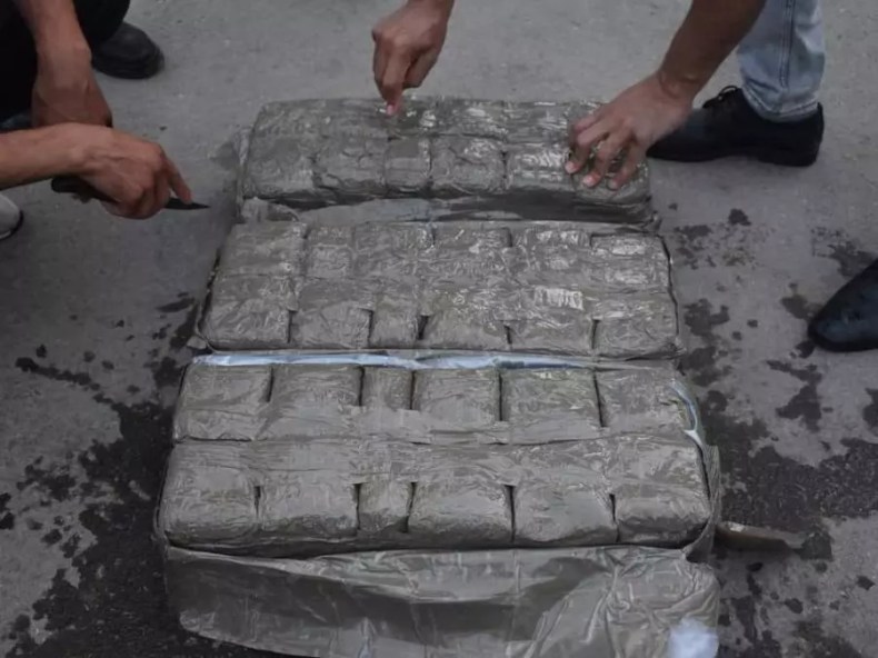 Quatre individus placés en détention provisoire pour trafic de cocaïne à El Abiodh Sidi Cheikh