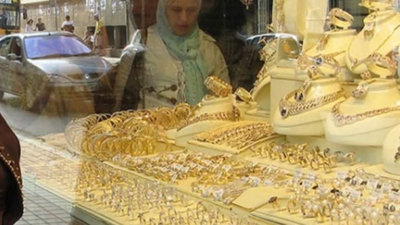 الذهب يسجل قفزة تاريخية.. هل حان وقت الشراء أم البيع؟