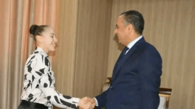 الوزير صادي يهنئ البطلة كيليا نمور