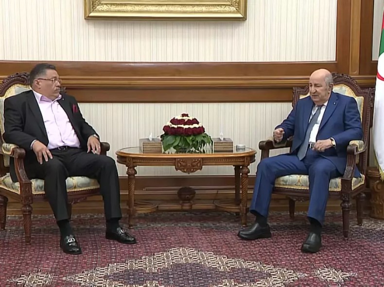 Le président de la République reçoit le président du parti Sawt Echaab