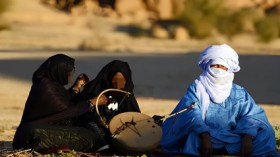 الغناء الصحراوي.. مزيج متناغم بين رسالة إنسانية وإيقاع آلات 