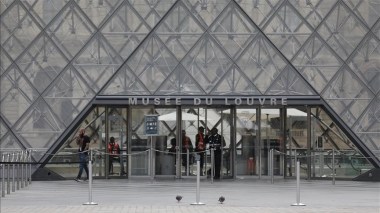 Cambriolage du Louvre: Deux suspects interpellés à l’aéroport de Roissy-Charles de Gaulle