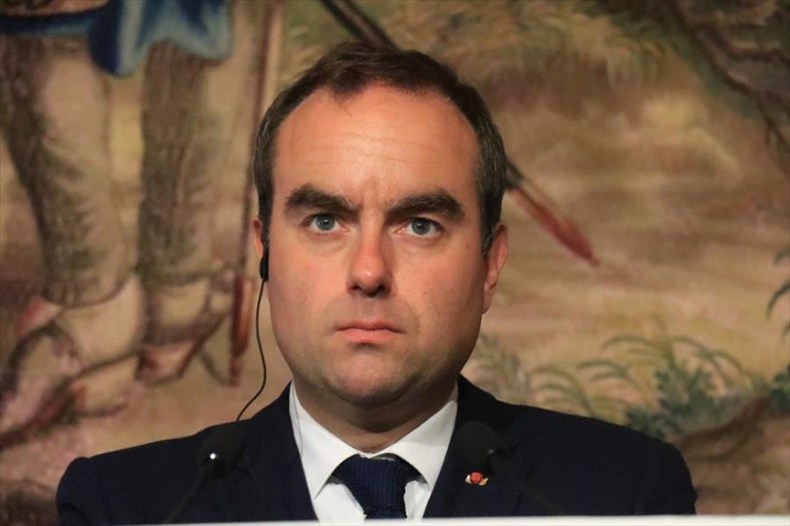 France: Sébastien Lecornu reconduit à Matignon par Emmanuel Macron