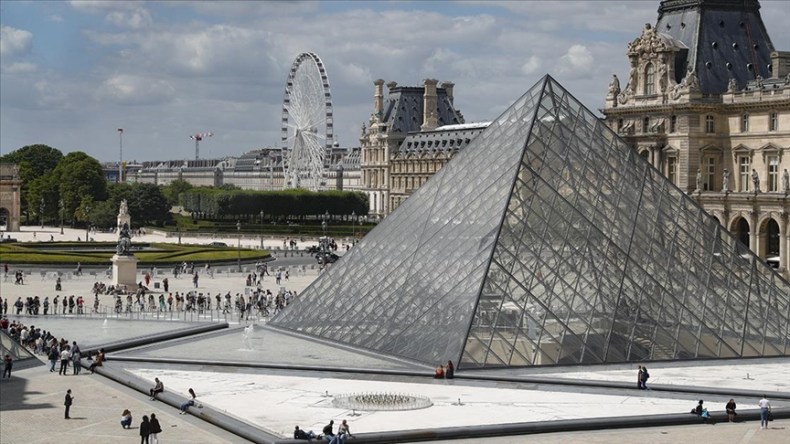 France: Le musée du Louvre fermé après un braquage