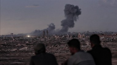 Les frappes israéliennes se poursuivent à Gaza malgré l’annonce d’un cessez-le-feu