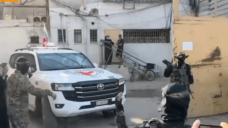 حماس تُسلم جميع الأسرى الأحياء للكيان الصهيوني