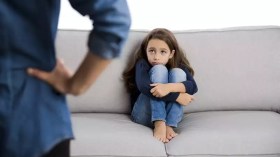 الأم السامة.. مثالية أمام الجميع باستثناء أبنائها