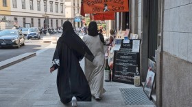 حظر البرقع والنقاب.. إيطاليا تخطط لكشف وجوه المسلمات