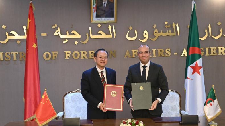 الجزائر والصين توقعان على اتفاق تعاون في المجال الإنمائي