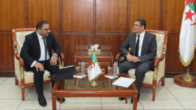 نحو تعزيز التعاون بين الجزائر والمركز الإفريقي في تصنيع الأدوية واللقاحات