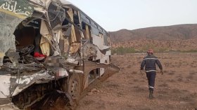 المسيلة.. 16 جريحًا في حادث اصطدام حافلة بشاحنة ذات مقطورة