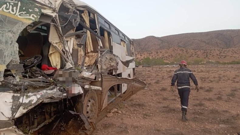 المسيلة.. 16 جريحًا في حادث اصطدام حافلة بشاحنة ذات مقطورة