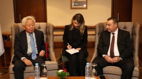 الجزائر والبنك الآسيوي للاستثمار يبحثان تمويل مشاريع النقل والبنى التحتية