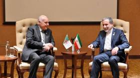 عطاف يعقد لقاءات ثنائية مع نظرائه من خمس دول