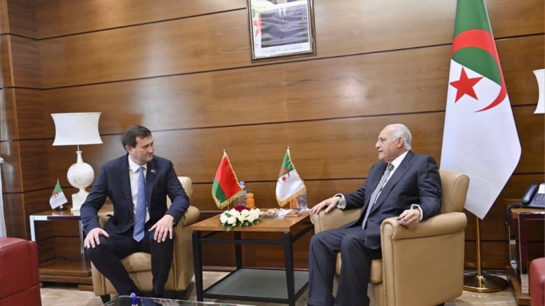 وزير الخارجية أحمد عطاف يستقبل نظيره البيلاروسي