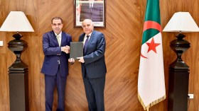 عطاف يتسلم اوراق اعتماد سفير لبنان لدى الجزائر