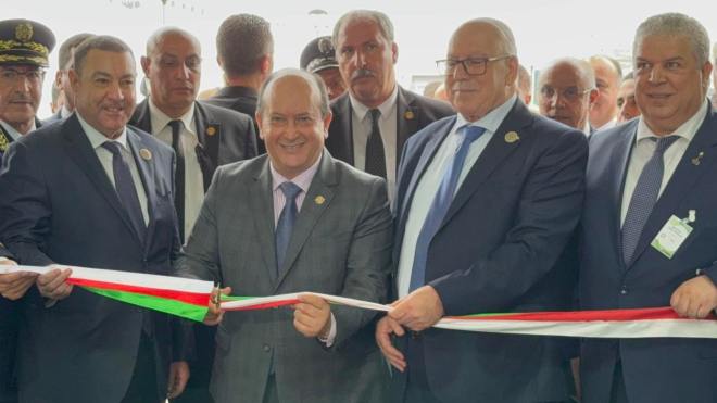 سيفي غريب يُدشن وحدة إنتاج الخرسانة بالمسيلة