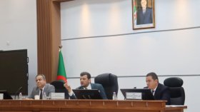 الصيد البحري وتربية المائيات.. وزير الفلاحة يلتقي بالمستثمرين