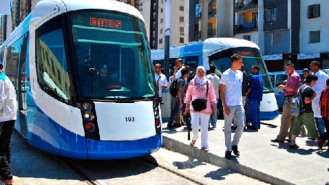 بسبب ركن عشوائي لمركبة.. اضطراب في حركة ترامواي العاصمة