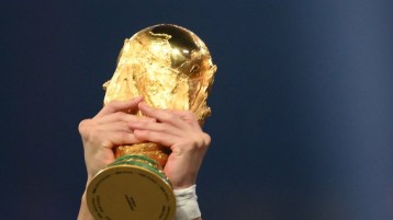 ماذا لو قاطع العالم… كأس العالم؟