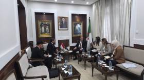 مباحثات جزائرية سنغافورية لتطوير التجارة الخارجية