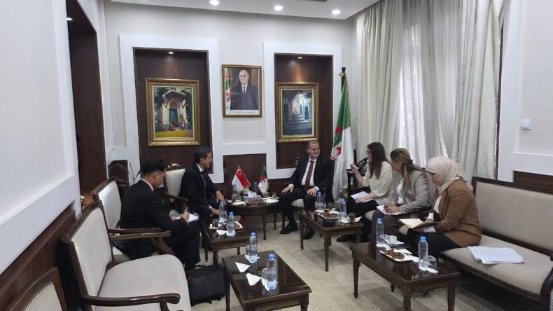 مباحثات جزائرية سنغافورية لتطوير التجارة الخارجية