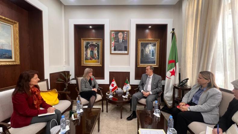 “تنظيم معارض للمنتجات الجزائرية في كندا”