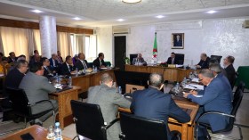 سعيود يأمر بتسريع تعديل قانون المرور وتطوير النقل والموانئ