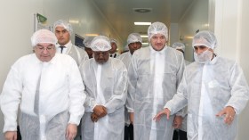 خلال زيارة الرئيس الصومالي.. مجمع صيدال يستعرض قدراته الصناعية