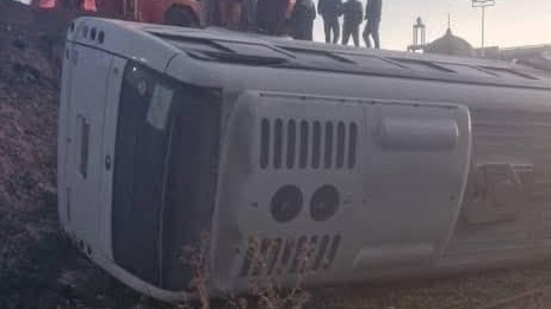 12 جريحًا في حادث اصطدام بين شاحنة وحافلة بقسنطينة