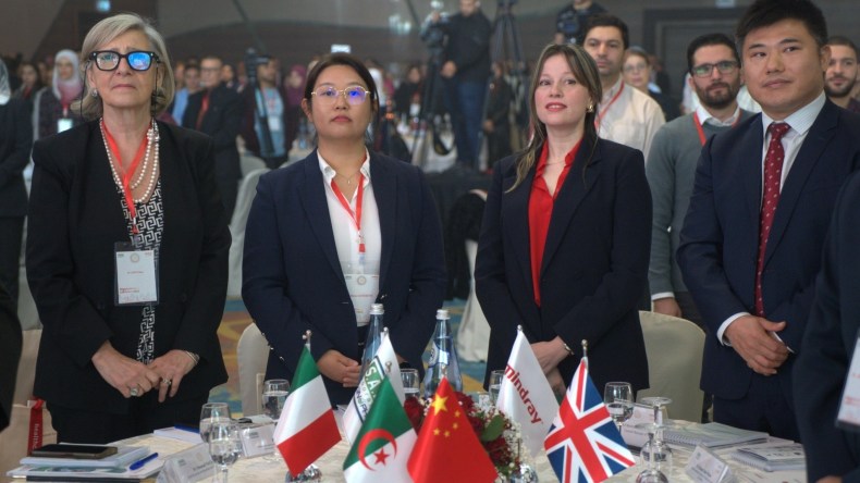 اتفاقية جزائرية–صينية لتعزيز إنتاج المحاليل الكاشفة محليًا