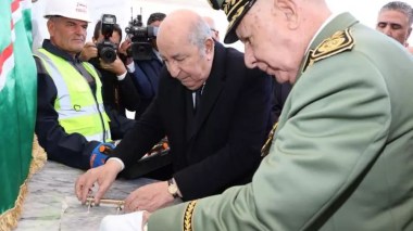 Le président de la République pose la première pierre du projet de réalisation de 8050 unités de logement AADL 3