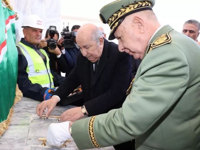 Le président de la République pose la première pierre du projet de réalisation de 8050 unités de logement AADL 3