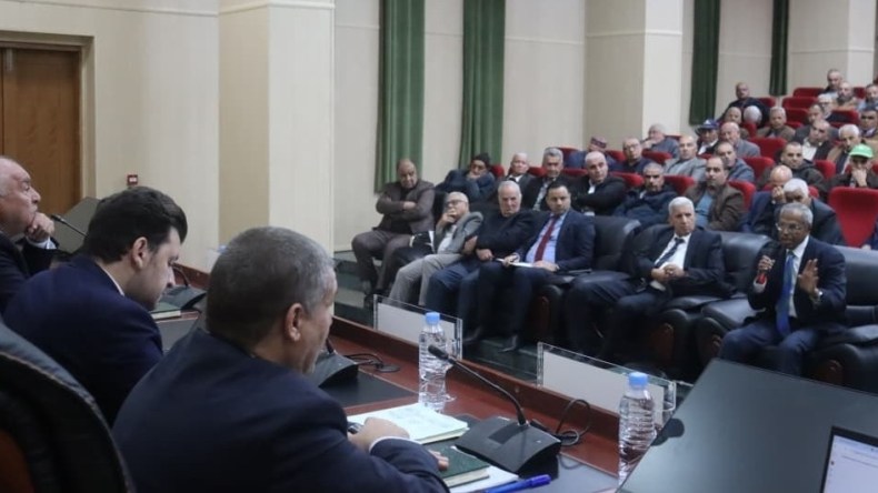 وزير الفلاحة يبحث مع منتجي الحبوب تحديات القطاع وحلول النهوض بالإنتاج