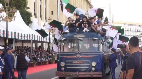 جزائريون يعودون إلى أيام الثورة والمقاومات الشعبية