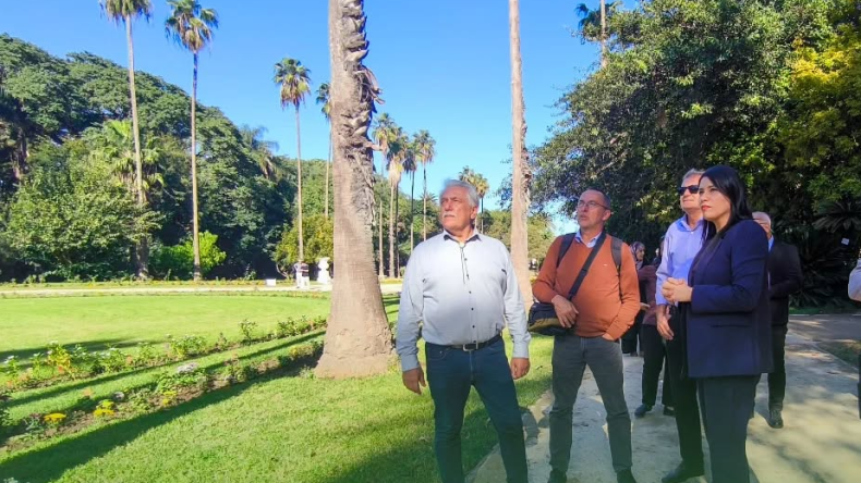 وفد من وزارة الفلاحة المجرية في حديقة التجارب “الحامة”