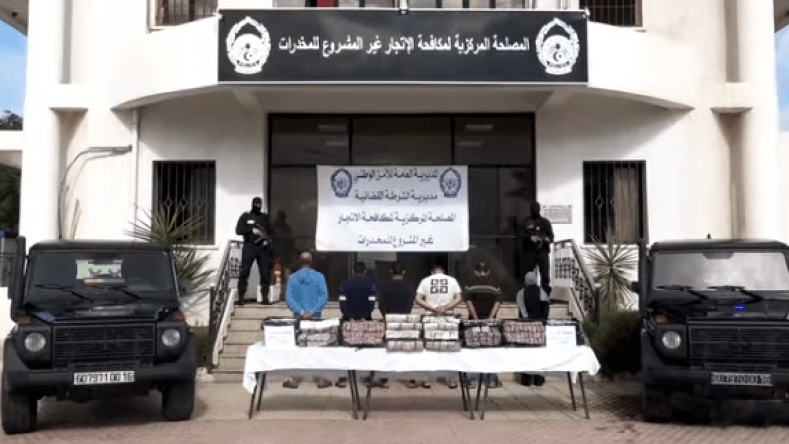 بالفيديو.. “SCLTIS” تفكك شبكة إجرامية وتضبط 176 ألف كبسولة “بريغابالين”