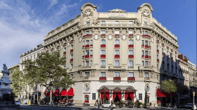 فندق “بالاس” الجزائري في برشلونة يُوجّه رسالة إيجابية لموظفيه